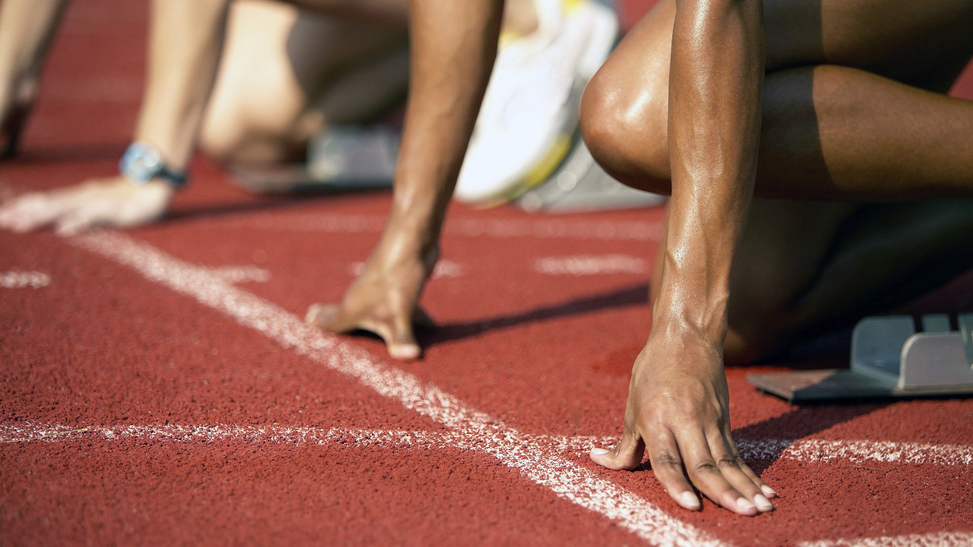 女篮姑娘用行动诠释坚强,女篮女生